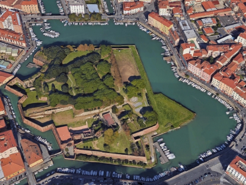 Barca Paoletti all'ormeggio di dimensioni concesse 8,00 x 3,00 metri<br><a href=dettaglio.aspx?Id=67 >VAI ALLA SCHEDA</a>